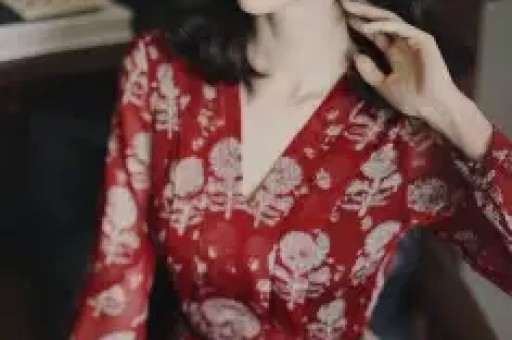 探店博主的一个“避雷贴”杀死了一家排队三小时的网红店？