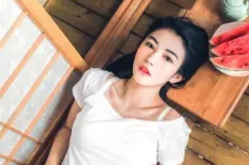 德云社孙越近期陷入耍大牌争议事发停车场路人偶遇上前问好索要签名虽口头应声却未停下脚步径直上车离开这段视频流出后引发网友