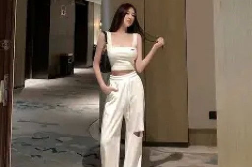 网红司晓迪直播骂白鹿素颜普通、媚男看不起人！评论区翻车连闺蜜都拆台蹭热度翻车最快的一次