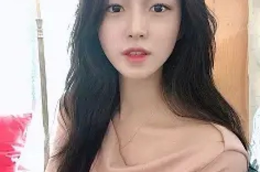 中秋晚会变“预制菜”？明星集体假唱穿帮主持人尬聊太敷衍
