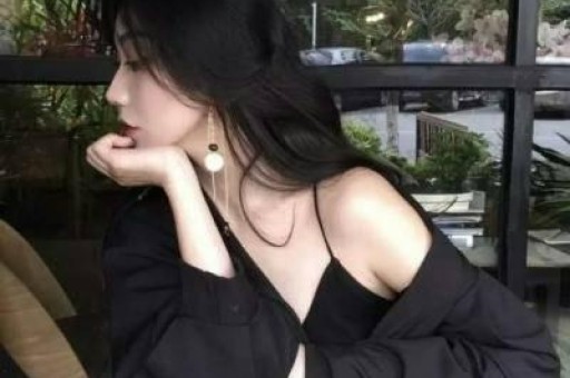易易紫曝明星翻红后会耍大牌：红了之后就会耍大牌身边有很多